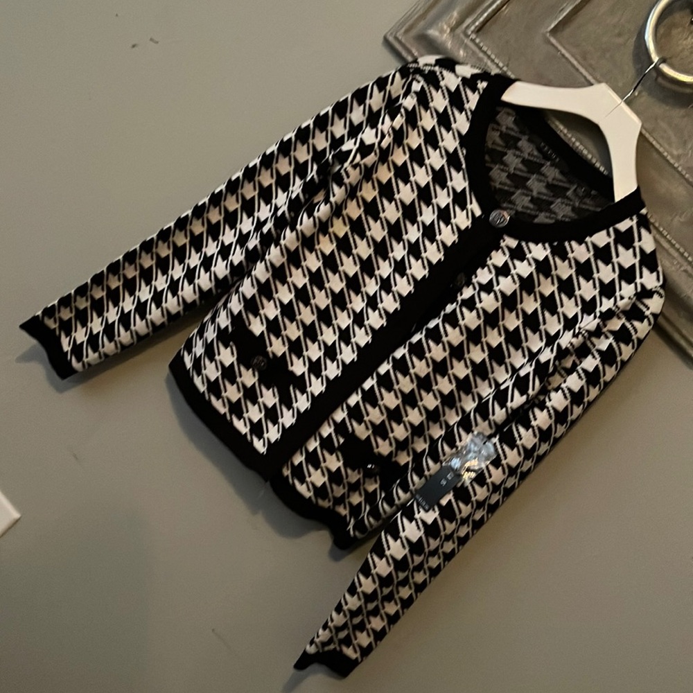 Sweater Block Bone Color. Small Size New - image 1